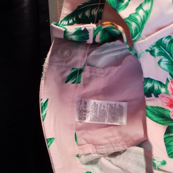 OLD NAVY PIXIE PANTS 2 PINK FLORAL HIBISCUS - Picture 8 of 9